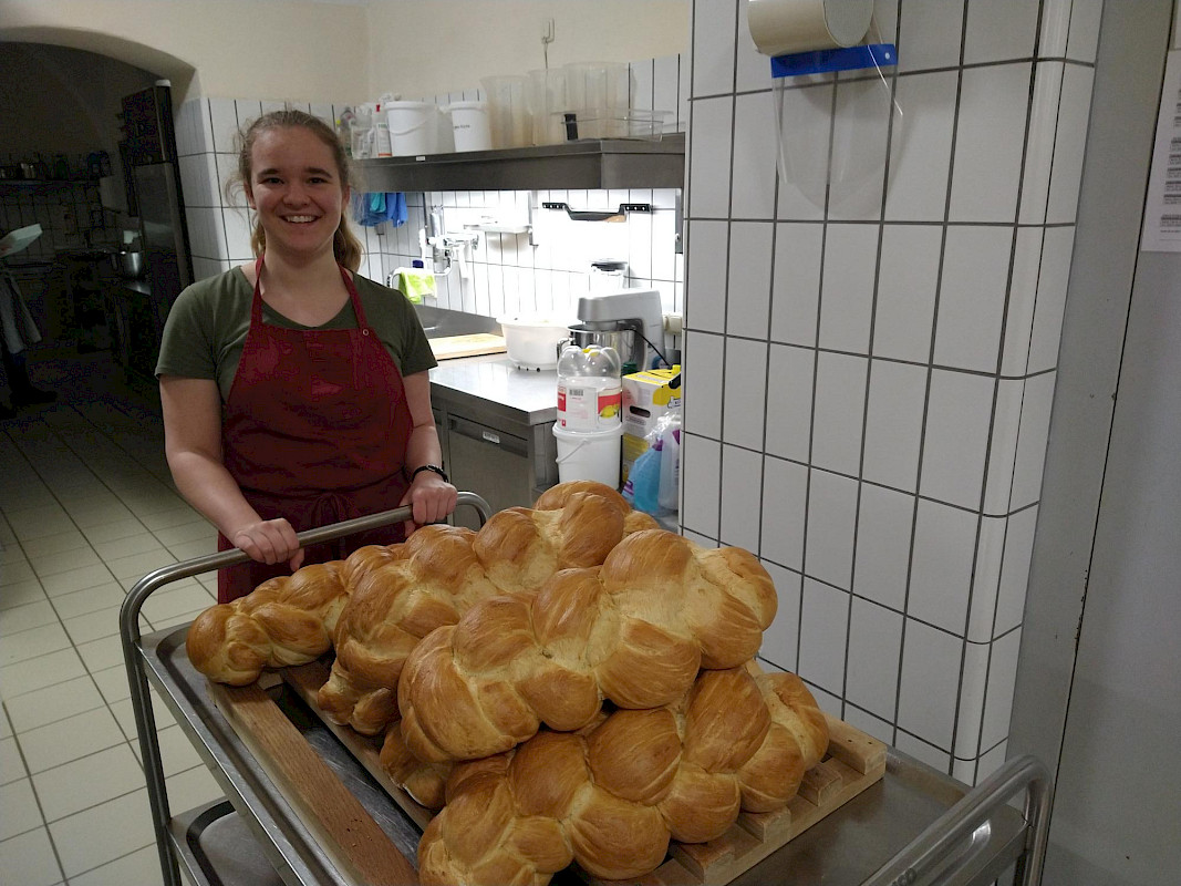 Carla bei der Arbeit in der Küche