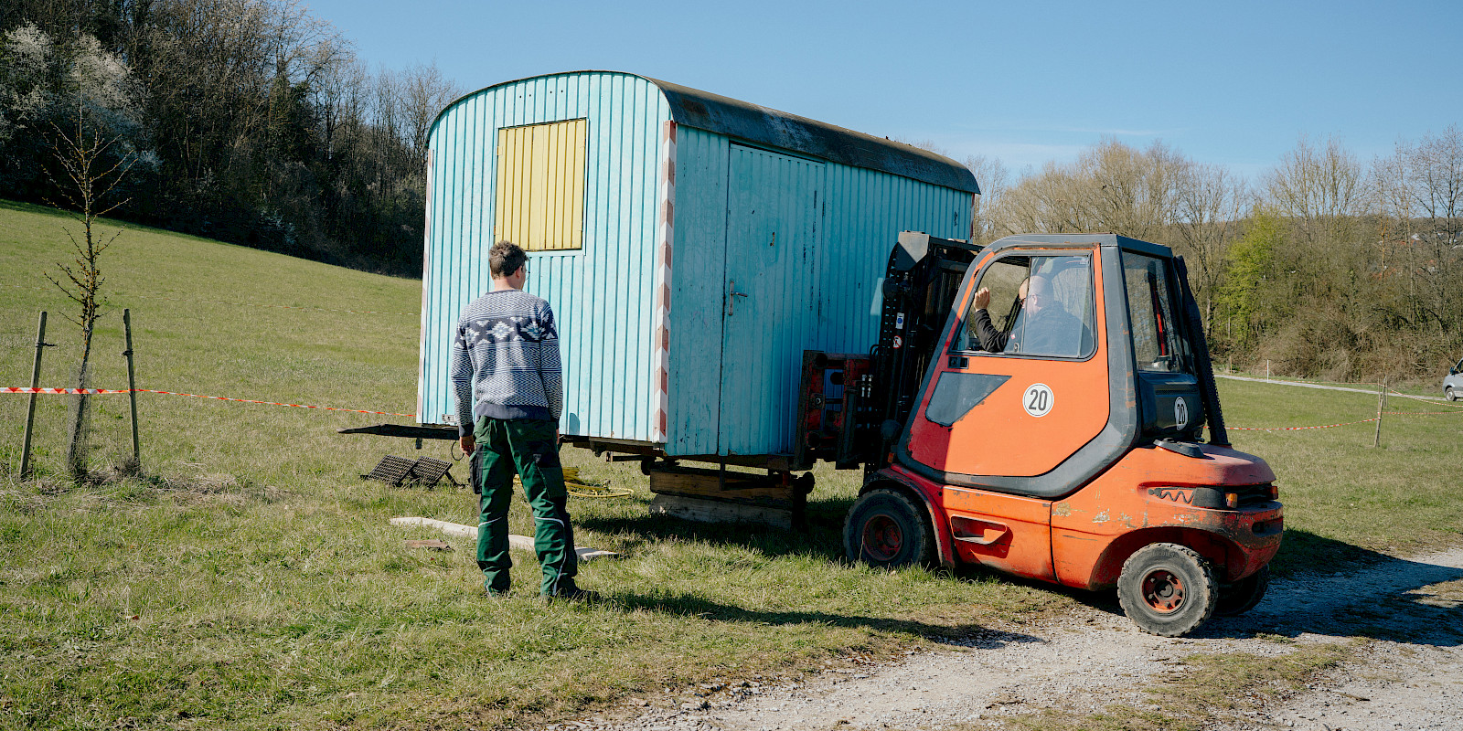 Der Toilettenwagen wurde aufgestellt