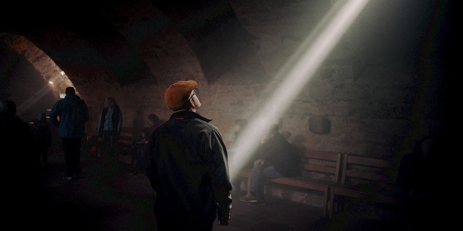 Das Licht strahlt in die Kellerkapelle